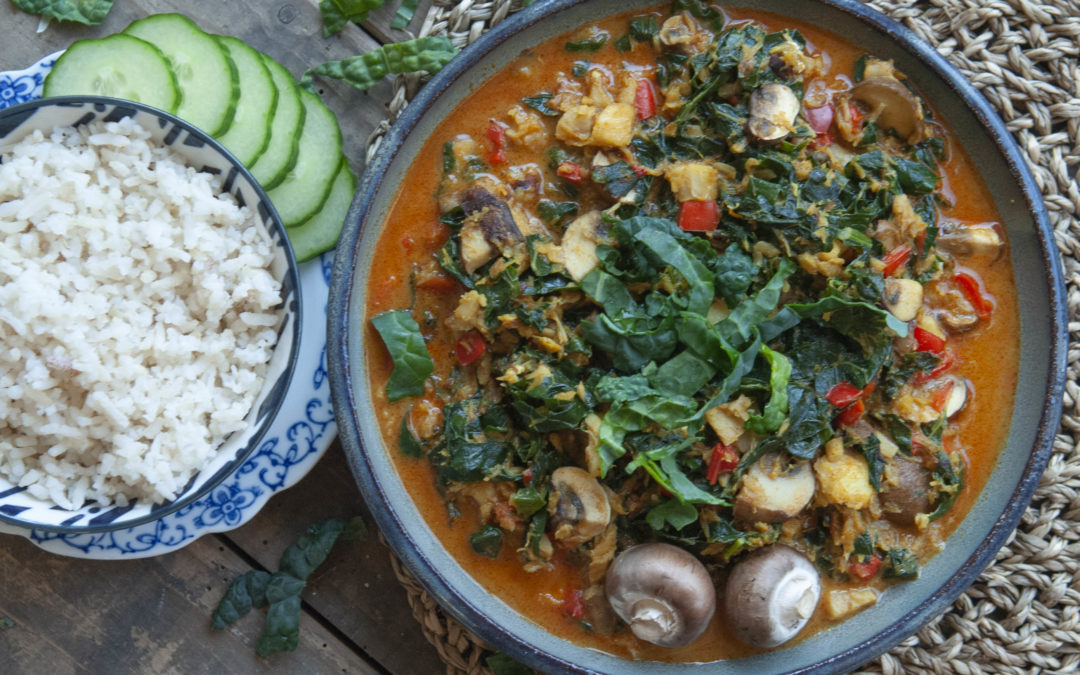 Thaise curry met geroerbakte palmkool